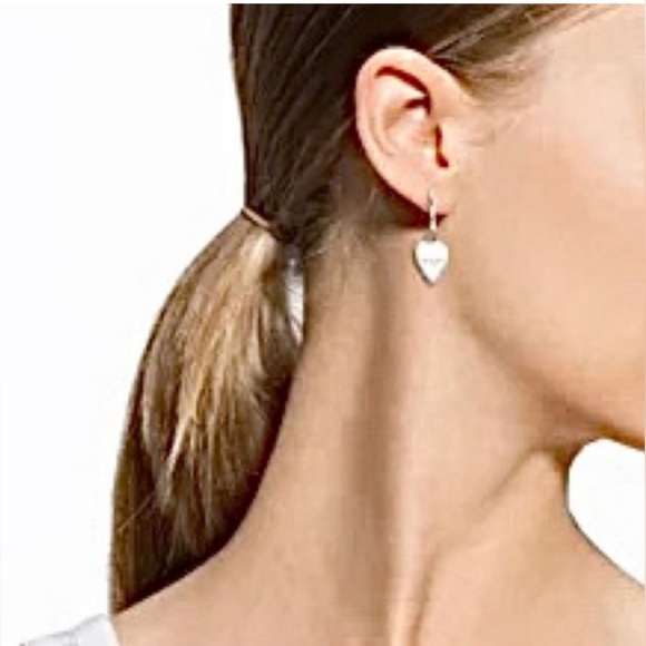 ✨️  Gucci trademark logo SS.925 heart charm dangle earrings ✨️ - Picture 7 of 8